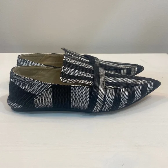 Zara Striped Flats -> Zara Striped flats - Picture 1 of 10